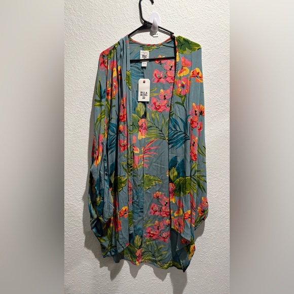Billabong Jackets & Blazers - BILLABONG-  WOMENS SIZE S/M Floral Kimono Cardigan NWT‎